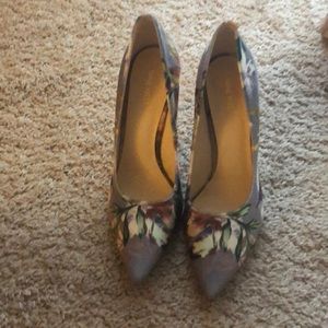 I’m selling 4 pairs of shoes by Nine West